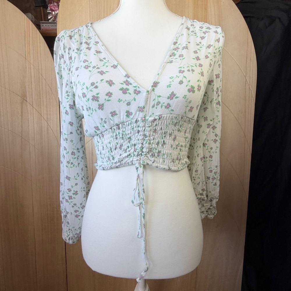 Love Tree Crop Top Small White Floral Smocked V-Neck Long Sleeve Boho Blouse